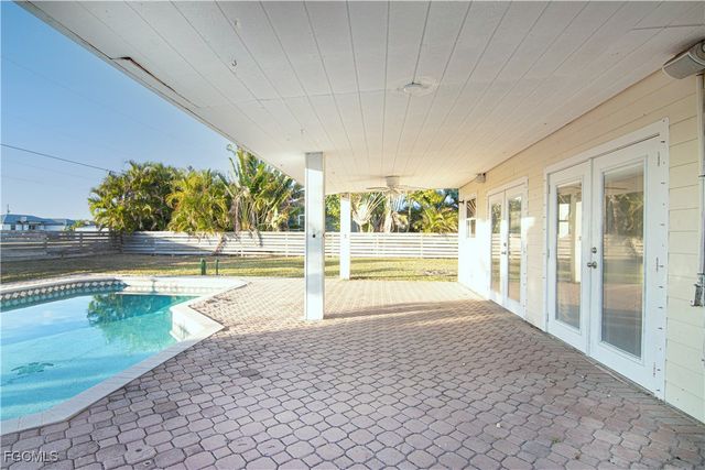 2022 NE 10th PL, Cape Coral, FL 33909