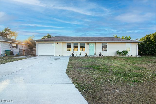 2022 NE 10th PL, Cape Coral, FL 33909