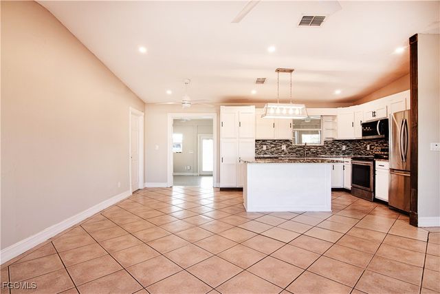 2022 NE 10th PL, Cape Coral, FL 33909