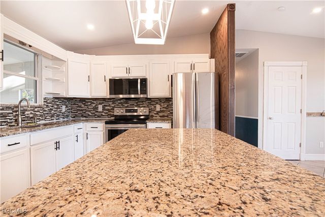 2022 NE 10th PL, Cape Coral, FL 33909