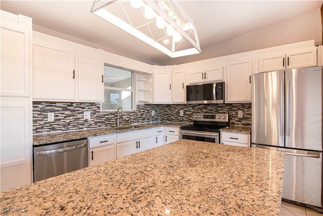 2022 NE 10th PL, Cape Coral, FL 33909