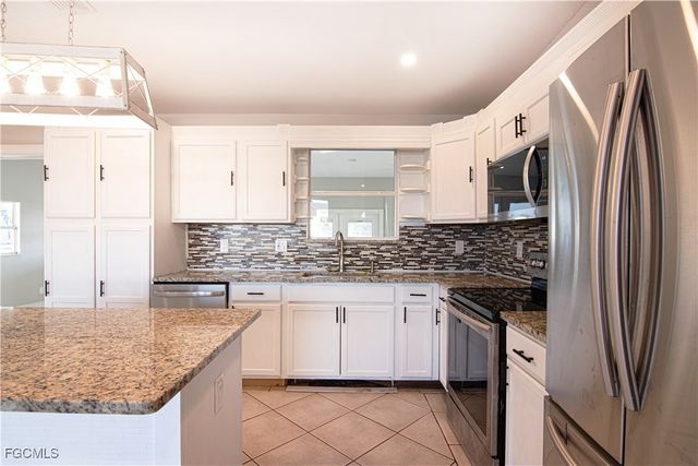 2022 NE 10th PL, Cape Coral, FL 33909