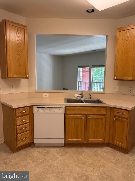 Image 7 of property listing at 316 LAUREN HILL CT #316, Reisterstown, MD 21136