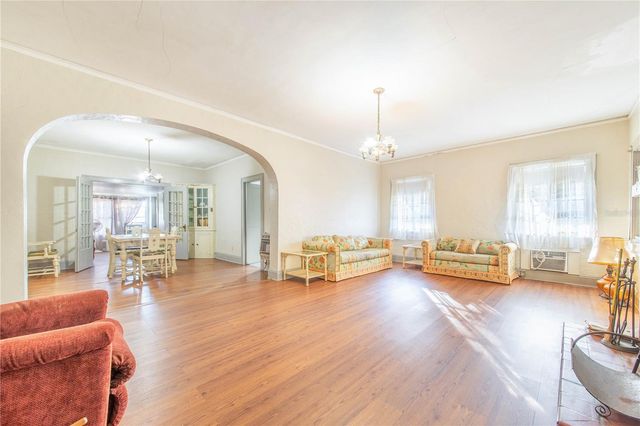 201 E PALMETTO STREET, Davenport, FL 33837