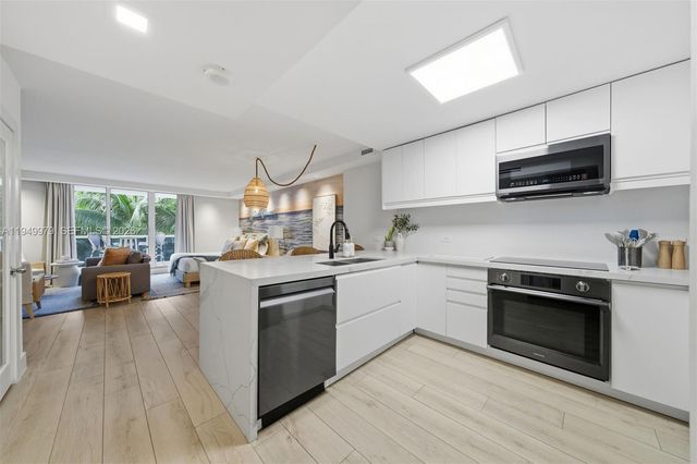 2301 Collins Ave 329, Miami Beach, FL 33139