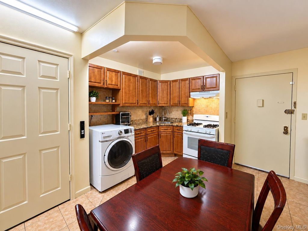 2135 Crotona Avenue 2B, Bronx, NY 10457 — photo 3