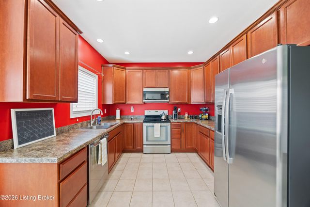 17413 Westbury Dr, Louisville, KY 40245