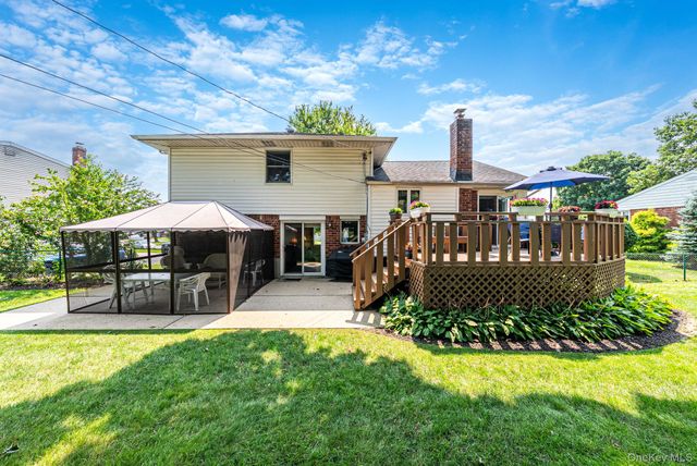6 Keswick Drive, East Islip, NY 11730