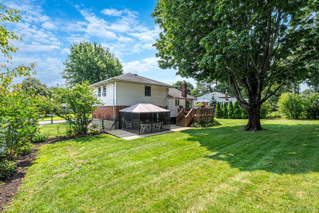 6 Keswick Drive, East Islip, NY 11730