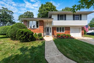 6 Keswick Drive, East Islip, NY 11730