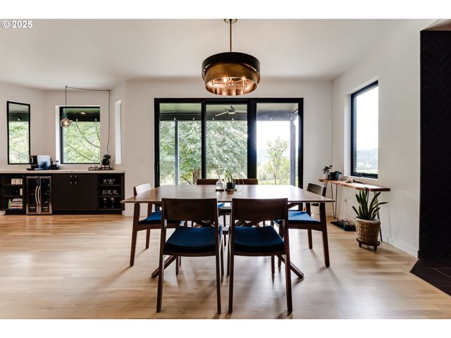 24247 VAUGHN Rd, Veneta, OR 97487