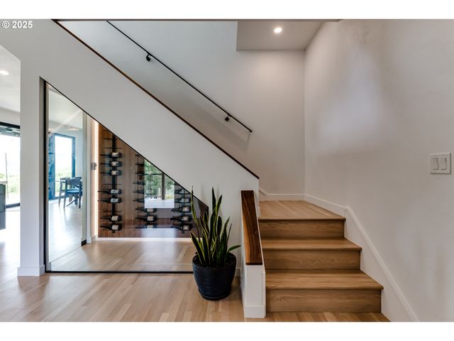 24247 VAUGHN Rd, Veneta, OR 97487