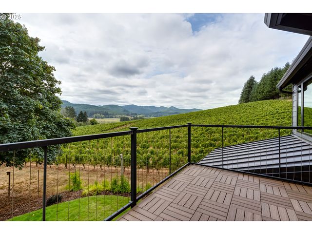 24247 VAUGHN Rd, Veneta, OR 97487