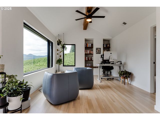 24247 VAUGHN Rd, Veneta, OR 97487