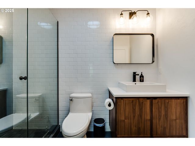 24247 VAUGHN Rd, Veneta, OR 97487