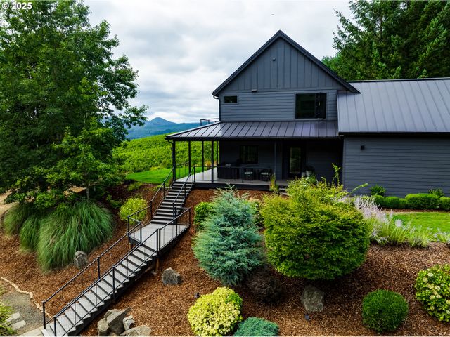 24247 VAUGHN Rd, Veneta, OR 97487