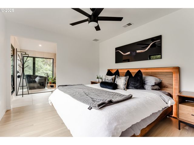 24247 VAUGHN Rd, Veneta, OR 97487