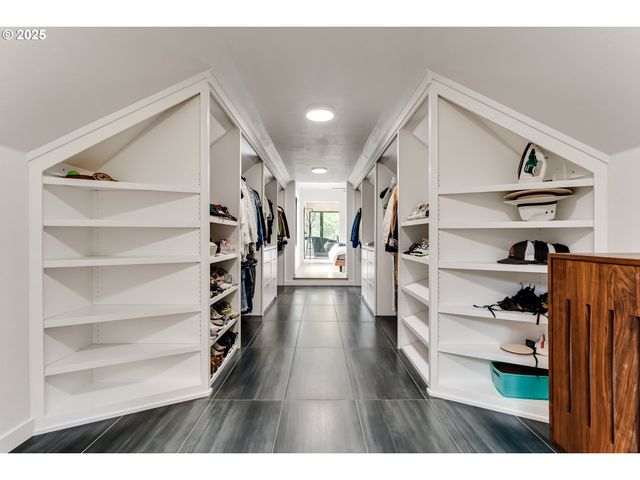 24247 VAUGHN Rd, Veneta, OR 97487