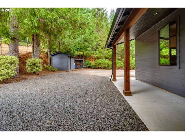 24247 VAUGHN Rd, Veneta, OR 97487