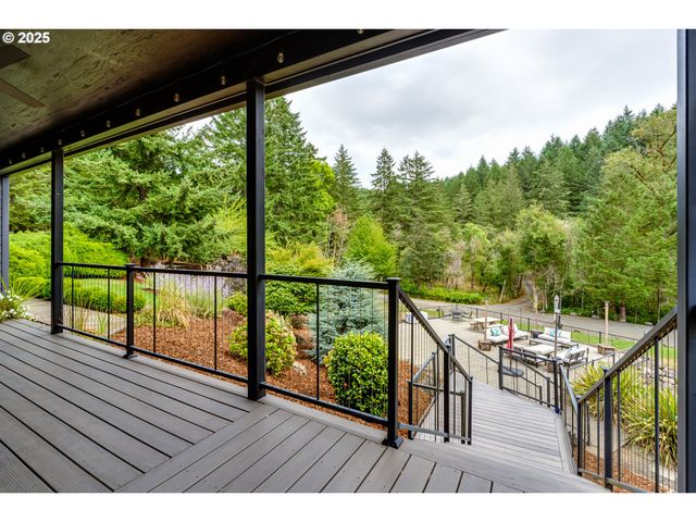 24247 VAUGHN Rd, Veneta, OR 97487