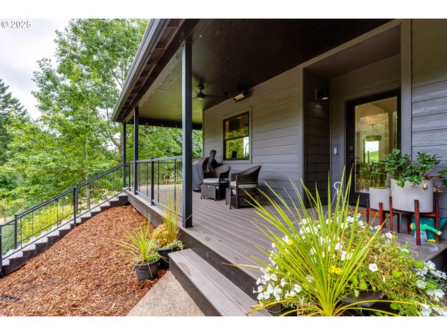 24247 VAUGHN Rd, Veneta, OR 97487