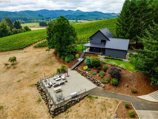 24247 VAUGHN Rd, Veneta, OR 97487