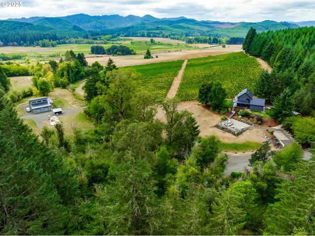 24247 VAUGHN Rd, Veneta, OR 97487