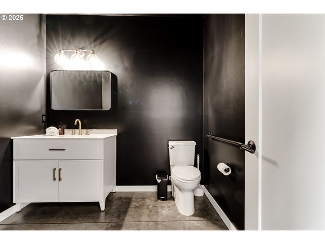 24247 VAUGHN Rd, Veneta, OR 97487