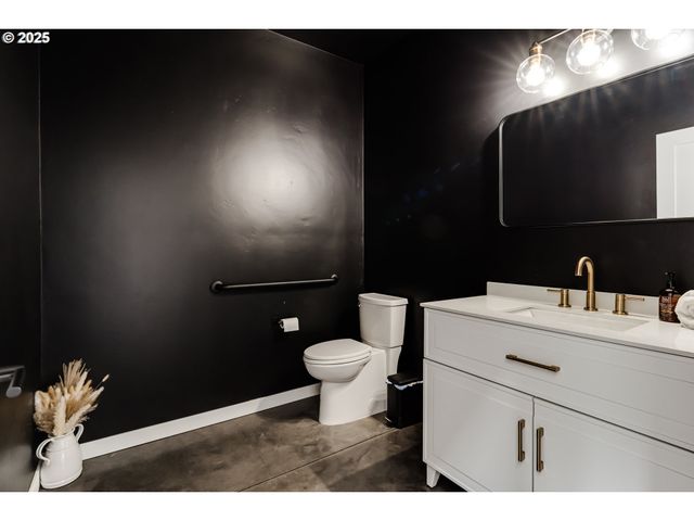 24247 VAUGHN Rd, Veneta, OR 97487