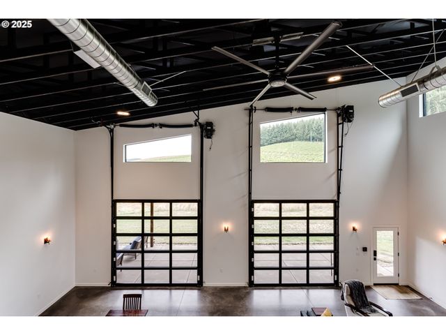 24247 VAUGHN Rd, Veneta, OR 97487