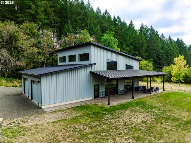 24247 VAUGHN Rd, Veneta, OR 97487
