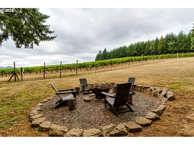 24247 VAUGHN Rd, Veneta, OR 97487