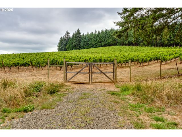 24247 VAUGHN Rd, Veneta, OR 97487