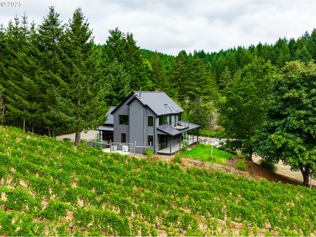 24247 VAUGHN Rd, Veneta, OR 97487