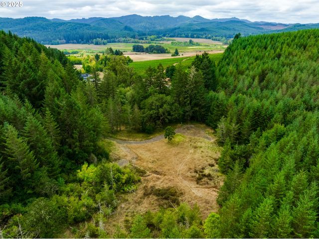 24247 VAUGHN Rd, Veneta, OR 97487