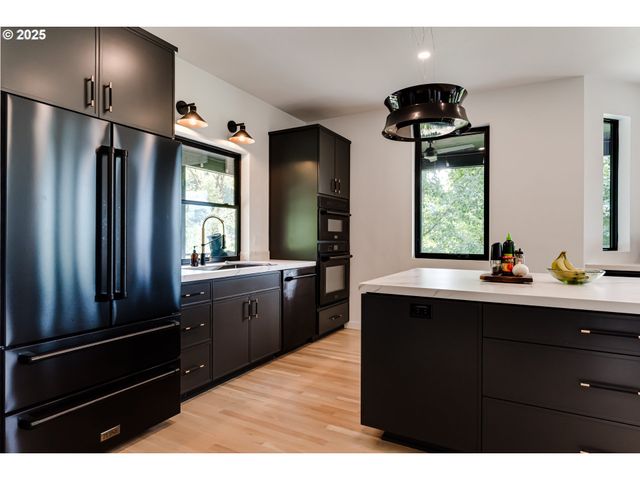 24247 VAUGHN Rd, Veneta, OR 97487