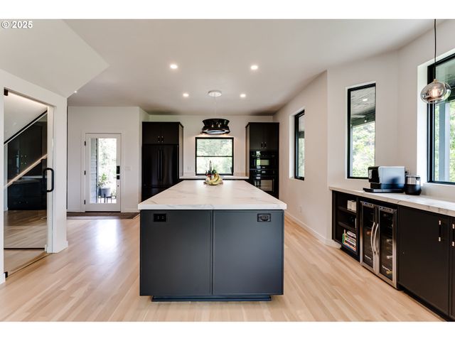 24247 VAUGHN Rd, Veneta, OR 97487