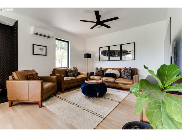 24247 VAUGHN Rd, Veneta, OR 97487