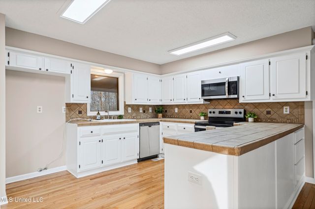 5702 Maxwell Drive, Olive Branch, MS 38654