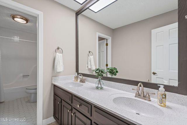 5702 Maxwell Drive, Olive Branch, MS 38654