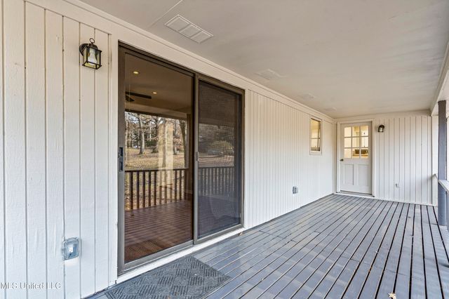 5702 Maxwell Drive, Olive Branch, MS 38654