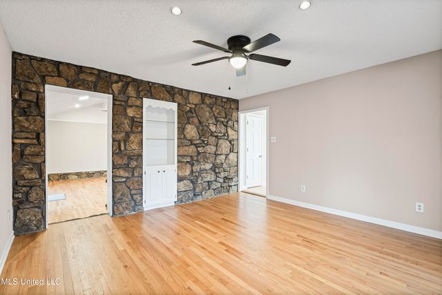 5702 Maxwell Drive, Olive Branch, MS 38654