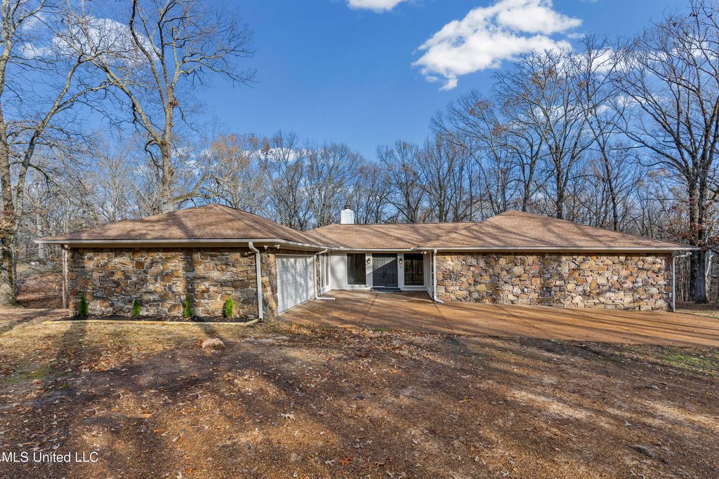 5702 Maxwell Drive, Olive Branch, MS 38654