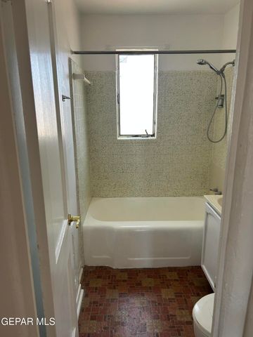 557 BATAAN Circle, El Paso, TX 79903