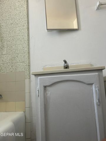 557 BATAAN Circle, El Paso, TX 79903