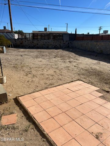 557 BATAAN Circle, El Paso, TX 79903