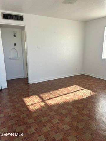 557 BATAAN Circle, El Paso, TX 79903