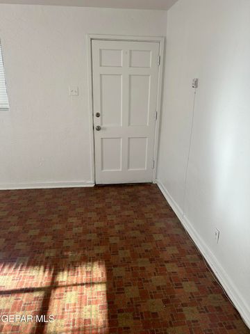 557 BATAAN Circle, El Paso, TX 79903