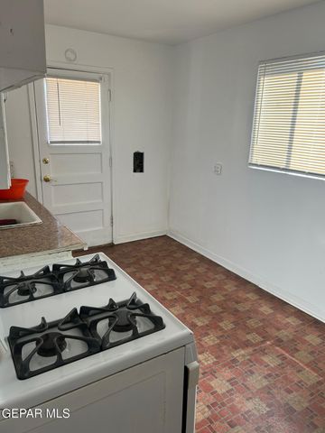 557 BATAAN Circle, El Paso, TX 79903