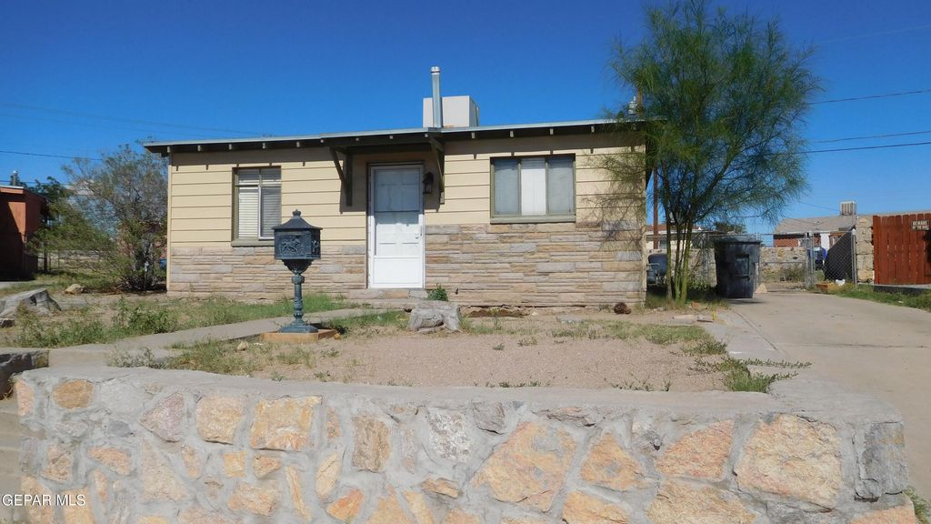 557 BATAAN Circle, El Paso, TX 79903